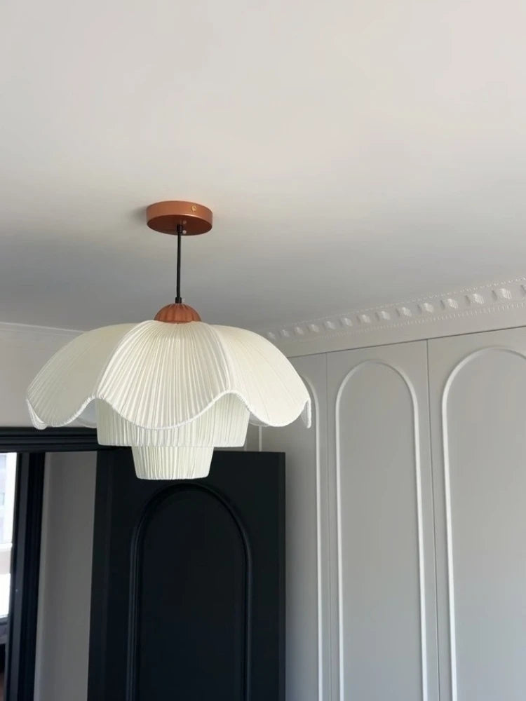 Nordic French Petal Shape Chandelier Simple Romantic Cream Style Lighting for Living Room Master Bedroom Home Decor Elegant