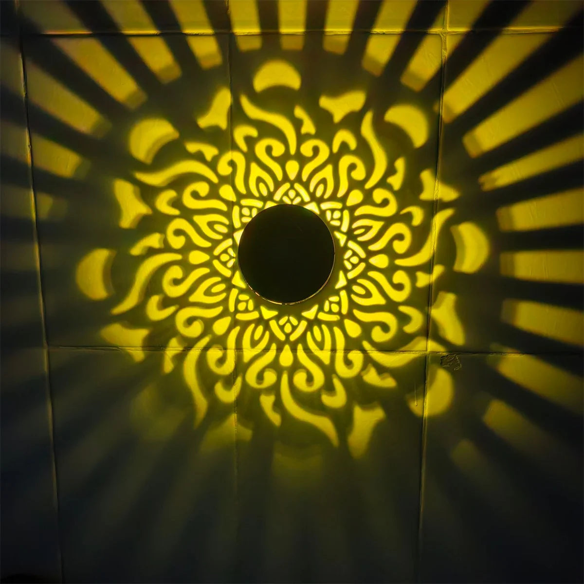 Solar Outdoor Wall & Fence Light - Decorative Metal Garden Lamp for Patio & Stairs