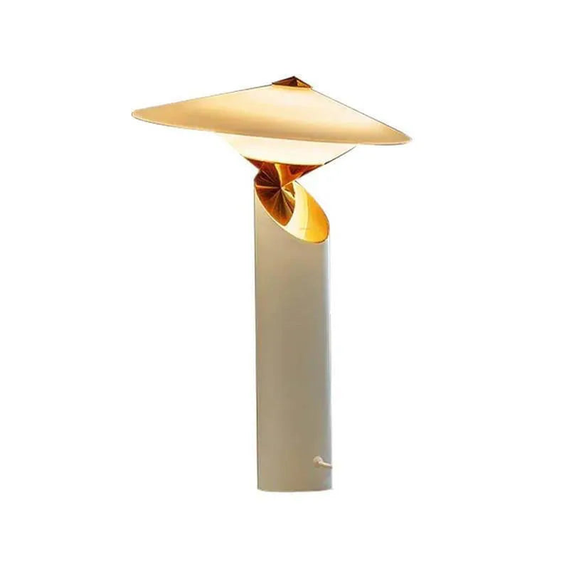 Italy Classic Table Lamp Metal Desk Light for Bedroom