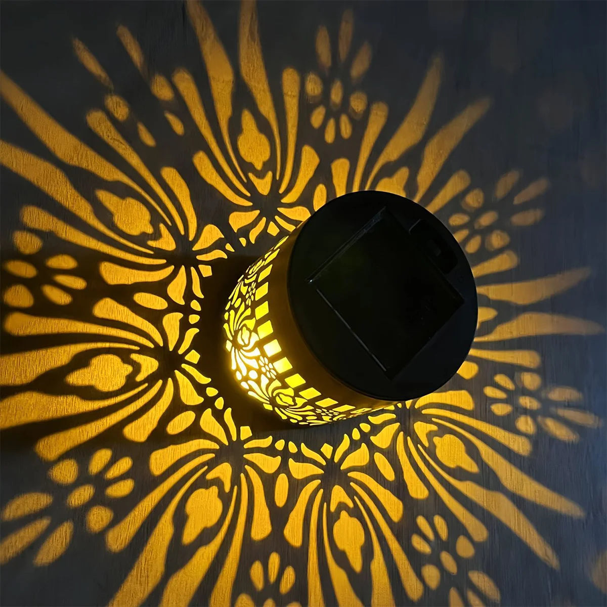 Solar Outdoor Wall & Fence Light - Decorative Metal Garden Lamp for Patio & Stairs