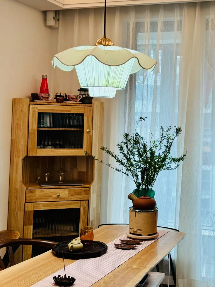 Nordic French Petal Shape Chandelier Simple Romantic Cream Style Lighting for Living Room Master Bedroom Home Decor Elegant