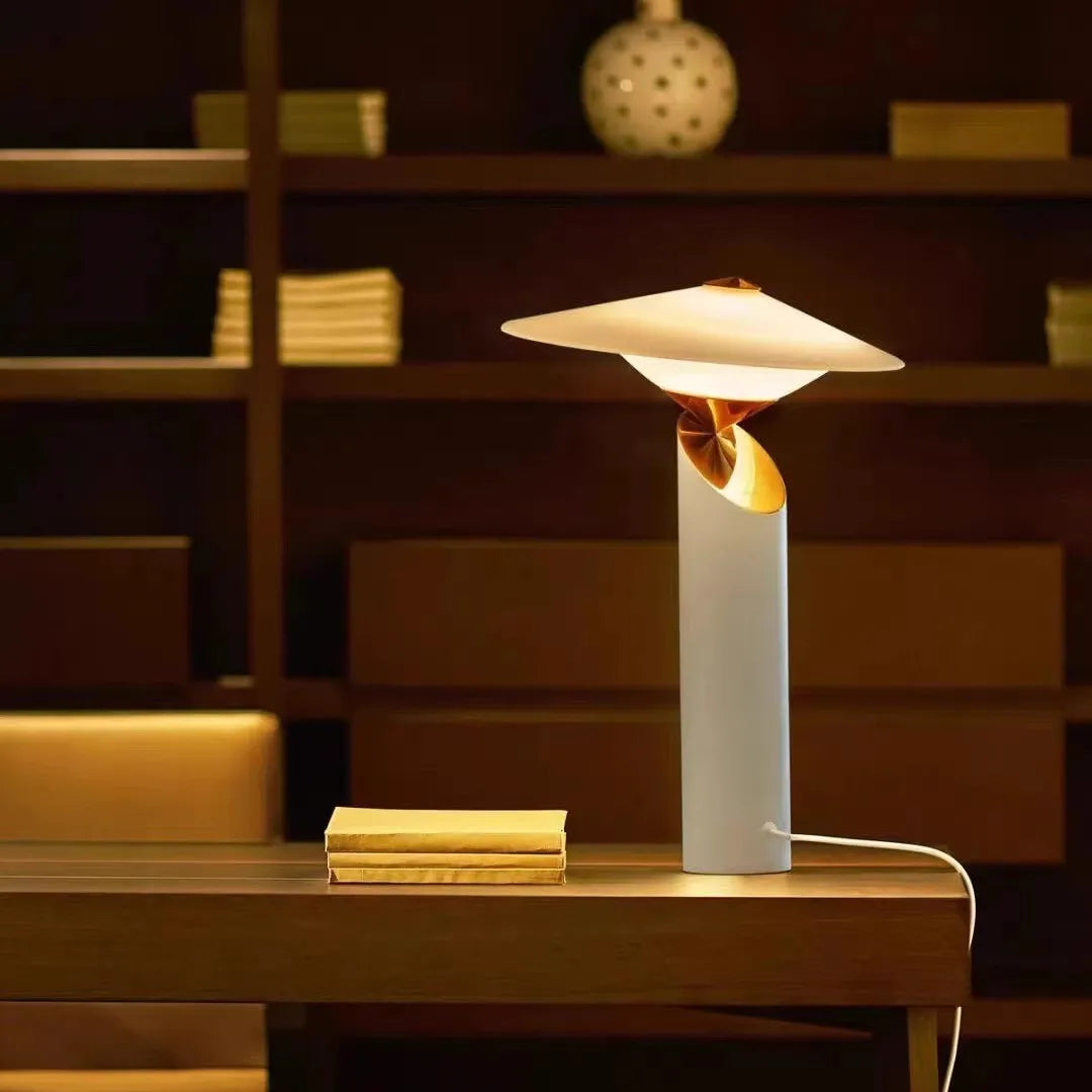 Italy Classic Table Lamp Metal Desk Light for Bedroom