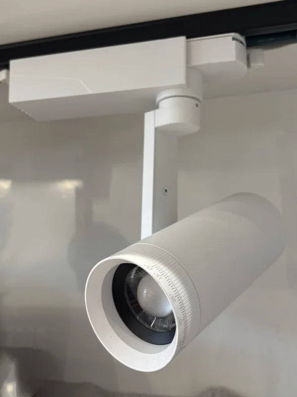 Adjustable Beam Angle LED Spot - 360° Rotating Zoom Focus Ceiling Lamp