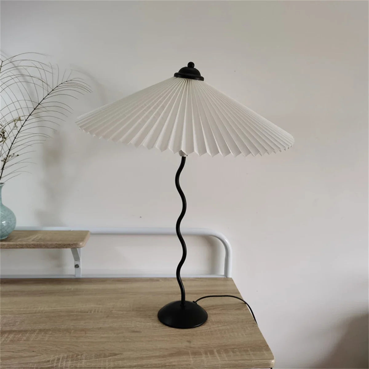 Table Lamp Ins Retro Pleated Umbrella Nordic Medieval Korean Master Bedroom Bedside Lamp Swing Iron Art Drop Shipping