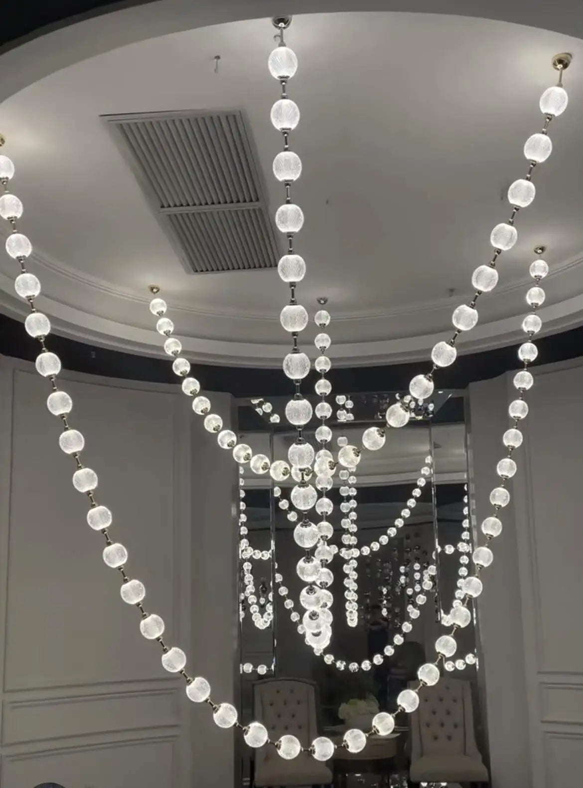 2026 Trendy Pearl Necklace Design LED Dimmable Chandelier Balls Staircase 6 m Long Suspension Luminaire Lampen For Living Room