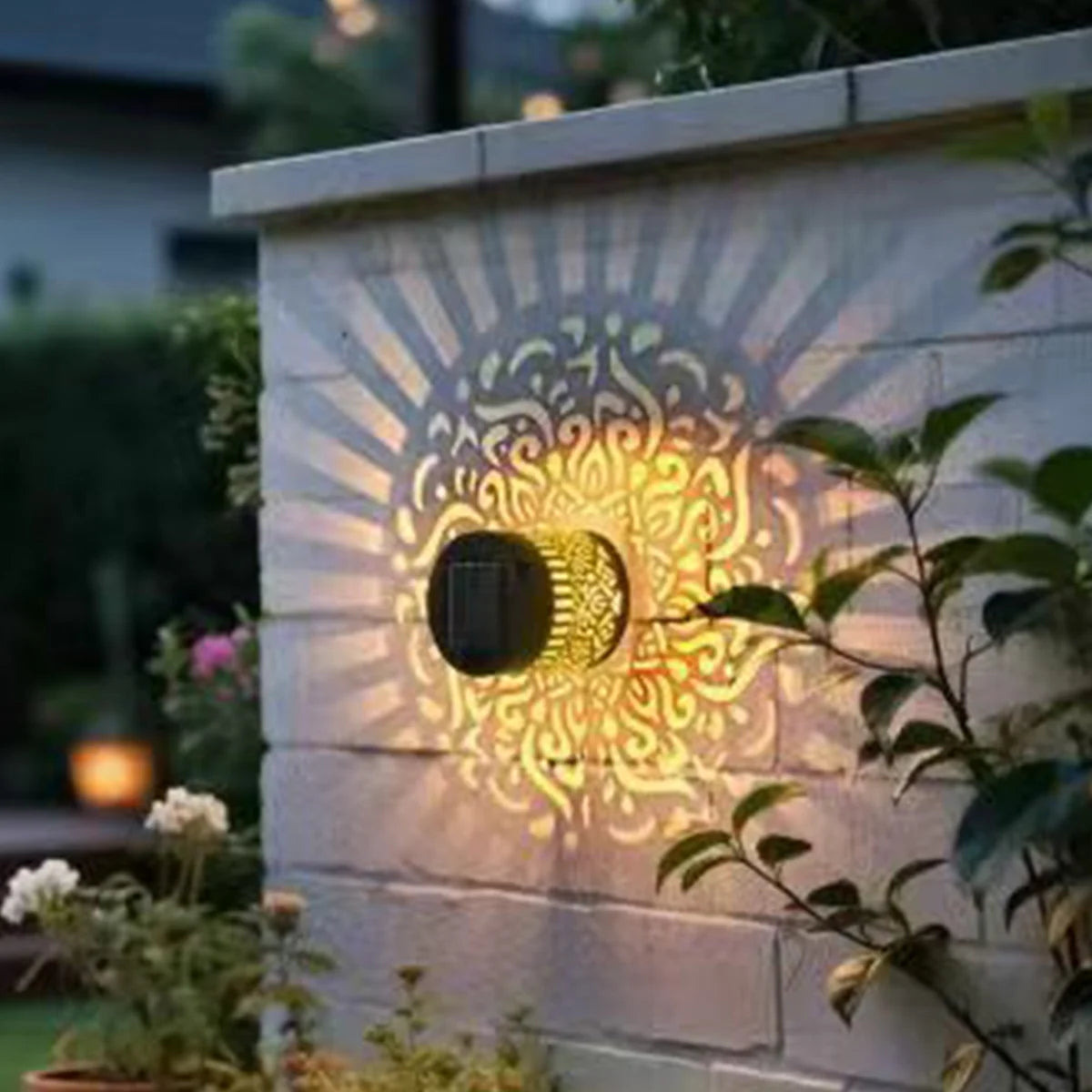 Solar Outdoor Wall & Fence Light - Decorative Metal Garden Lamp for Patio & Stairs