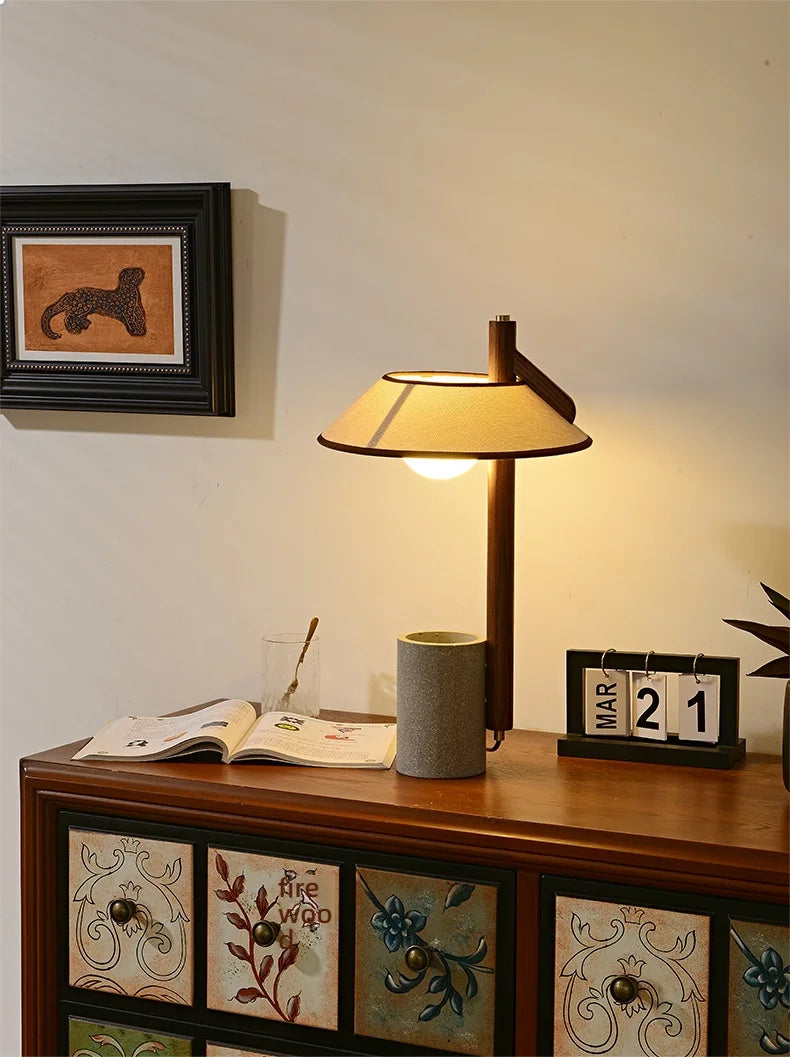 French Retro Wooden Floor Lamp Living Room Shelf Lamp Quiet And Stylish Bedroom Bedside Lights Room Decoration Table Light LED