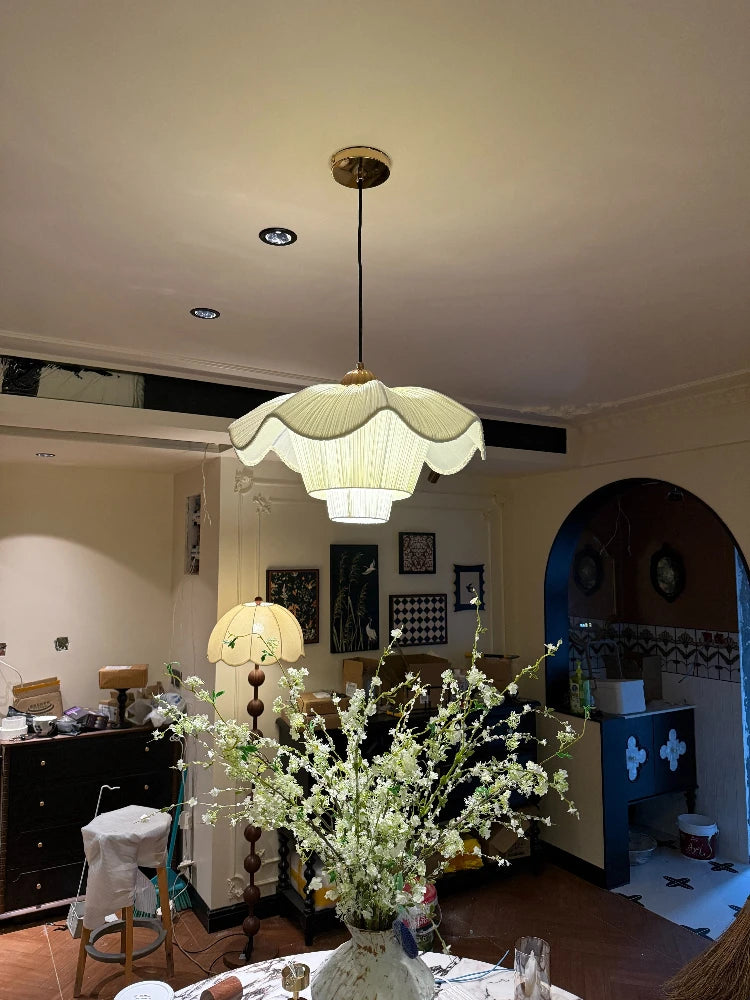 Nordic French Petal Shape Chandelier Simple Romantic Cream Style Lighting for Living Room Master Bedroom Home Decor Elegant