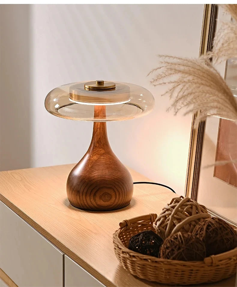 2025 New French Retro Style Bedroom Bedside Table Lamp Creative Personality Study Reading Lights Home Decoration