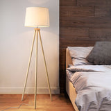 Scandinavian Solid Wood Floor Lamp Living Room Sofa Standing Lamps Creative Tripod Bedroom Vertical Table Lights Home Deco