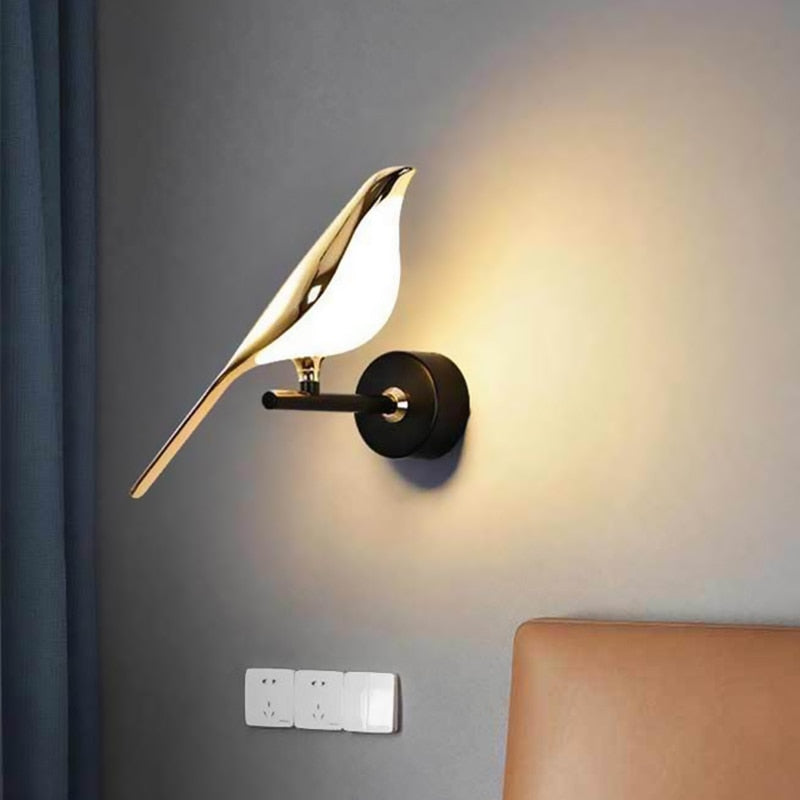 Nordic LED Golden Bird Wall Lamp Parlor Bar Bedside Hanging Light Novelty Rotatable Wall Lamp Bedroom Bedside Indoor Sconce