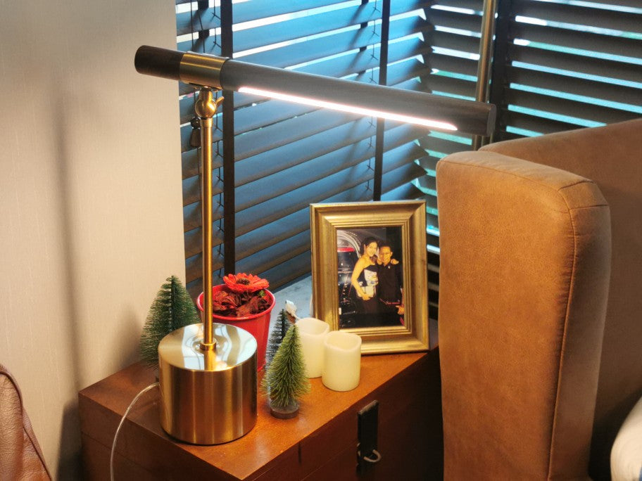 Modern LED Wood Grain Table Lamp Creative Nordic Bedroom Study Computer Table Bedside Copper Lamp Luxury Model Room Home Decoration